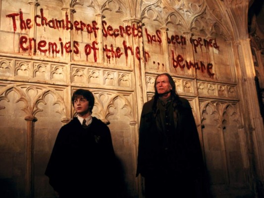 Halloween<br/>Halloween es el día más importante en la saga, pues durante esta celebración ocurrieron varios acontecimientos importantes como: el asesinato de los padres de Voldemort, la muerte de Nick-Casi-Decapitado, el ataque del troll en Hogwarts por culpa del profesor Quirrell, la primera paralización durante La Cámara Secreta, Sirius Black rajando el cuadro de la Señora Gorda y la elección de Harry Potter como cuarto campeón del Torneo de los Tres Magos.<br/>