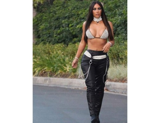 2017: Un disfraz polémico ya que Kim se vistió de la fallecida Aaliyah.