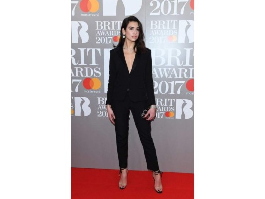 En 2017, lució un traje monocromático negro de Armani que acompañó con unos stilettos que le sumaba mucha elegancia.