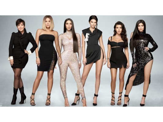Keeping Up with the Kardashians: Temporada 3<br/>Las Kardashian intentan llevar una vida normal mientras las cámaras capturan cada segundo de sus rencillas, sus amoríos mediáticos y sus momentos en familia.<br/>