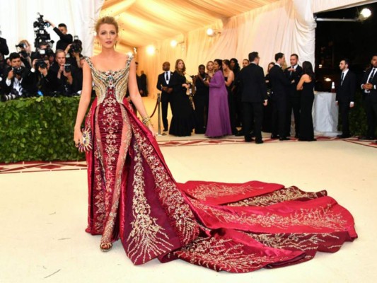 ¿Dónde se celebra? La gala recibe su nombre por el Museo Metropolitano de Arte MET, en el Upper East Side de Nueva York. Las celebrities empiezan a llegar alrededor de las 7pm, donde son esperados por más de 200 fotógrafos.