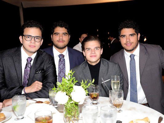 La Senior Dinner de la Escuela Americana