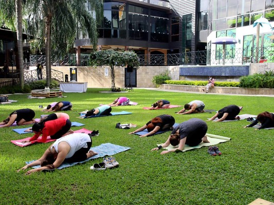 Postura del perro boca abajo -AdhoMukha Svanasana.