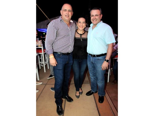 Michelob Ultra inauguró Ultra Bar en la Plaza Juniana   