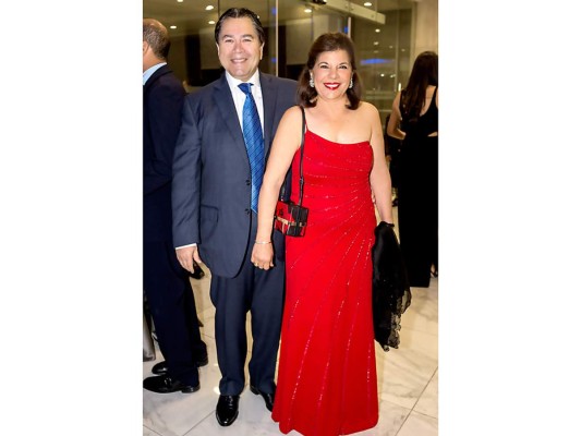 Fiesta nupcial para Joaquín Echeverrí y Adriana Hawit  