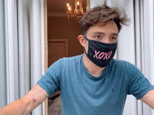 Ed Westwick enojado con fans que se decepcionaron por mascarillas de Gossip Girl   