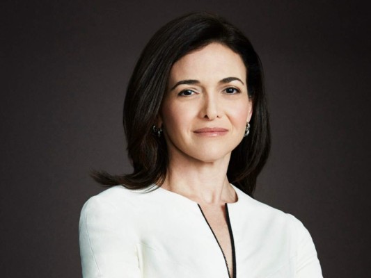 Sheryl Sandberg desde 2008 se ha desempeñado como la directora de operaciones de Facebook, la cual ha ayudado a aumentar radicalmente los ingresos de la misma. Cuenta con la cantidad de 1.8 mil millones de dólares.