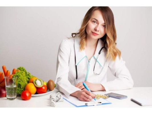 Asiste al nutricionista: Es importante que te mantengas en control por lo que lo mejor es asistir al nutricionista para que te de un plan alimenticio correcto.