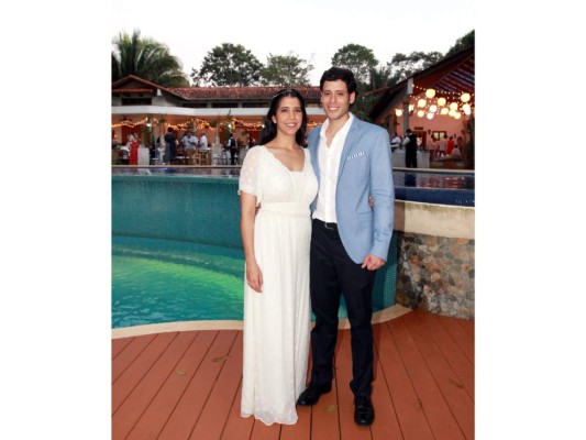 Los recién casados Andrea Victoria Handal Canahuati y Roberto Alejandro Alvarez.