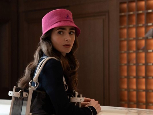 Los mejores outfits de Lily Collins en “Emily in Paris”