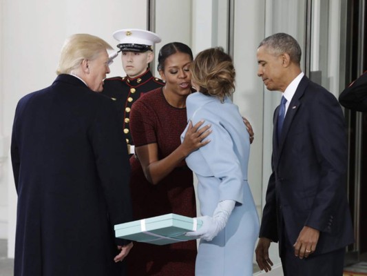Michelle Obama soprendida por regalo de Melania