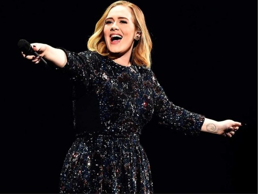 Adele<br/>Unas de las estrellas musicales más grande del planeta en el 2011, por su lanzamiento de su álbum exitoso 21 ganando el platino 14 veces en Usa (Diamante certificado), incluyendo una variedad de Grammys Álbum del año y Premio Brit álbum británico del año.<br/>