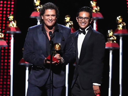 Mejor álbum tropical contemporáneo<br/>Vives, de Carlos Vives