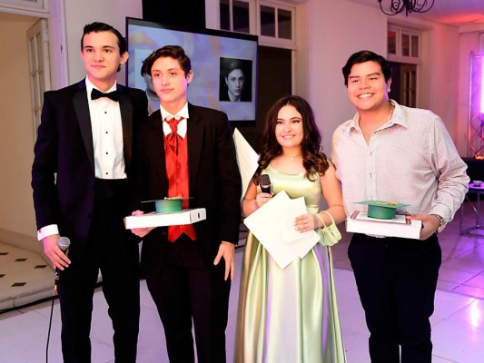 Noche de premiación de los seniors 2021 de la Academia Los Pinares