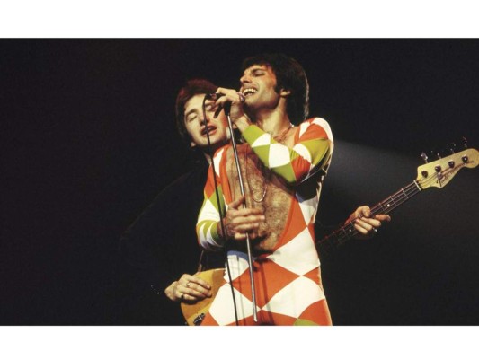 4)Mercury fue cremado y sus cenizas fueron entregadas a Mary, la única persona que sabe donde se encuentran.