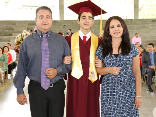 Entrega de títulos Mayan School II parte