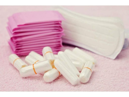 Cambia con frecuencia los tampones y tallas sanitarias durante la menstruación.