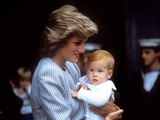 ...Así como Harry siguió los pasos de Diana.