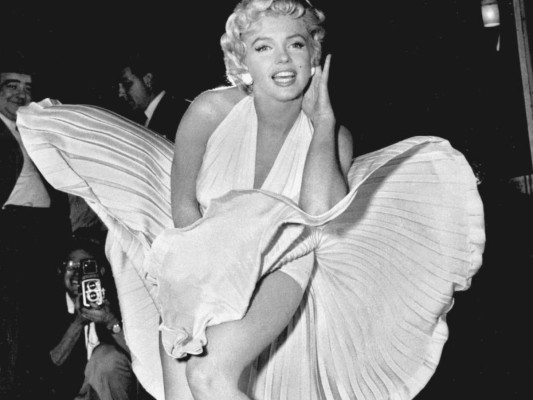 Vestido volando<br/>En septiembre de 1954, el fotógrafo Sam Shaw tomó el vestido volando de Marilyn Monroe, en el set de The Seven Year Itch. <br/>