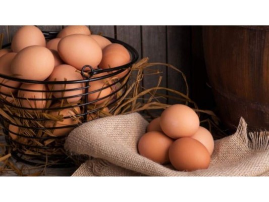 Vitamina E. Ayuda a prevenir el cáncer. Está presente en los huevos, el brócoli, las espinacas, la soja o el mango.