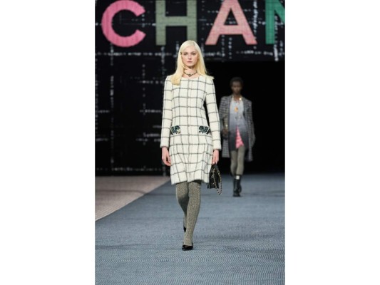 Confirmada la temporada del tweed en la pasarela de Chanel Otoño/invierno 2022