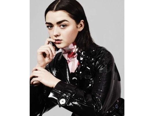Maisie Williams<br/>Hay algo sobre las estrellas inglesas que las hace tan únicas y fáciles de amar. Maisie hizo su debut como actriz en el show que todos mirábamos sin parar, Game of Thrones, y continuó en la pantalla grande desde entonces. Aparte de actuar como pocas lo hacen, esta actriz impone modas y defiende los derechos de múltiples grupos discriminados en sus redes. Se le conoce por sus generosos actos de caridad, y se le admira por su fuerza y coraje.