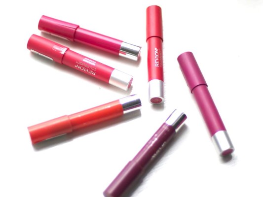 La tendencia para el 2015 son los tonos vibrantes, desde los rojos pasando por los naranjas, coral o rosa hasta los suaves como el piel o nude.