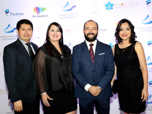 Entrega de Premio Presidencial Orquídea Empresarial a Emgahsa