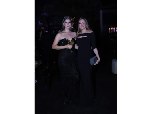 Alejandra Rosales y Eleni Pineda