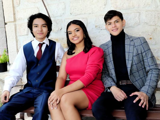 Jaffet Hou, Andrea Echavarria y Jorge Cerrato