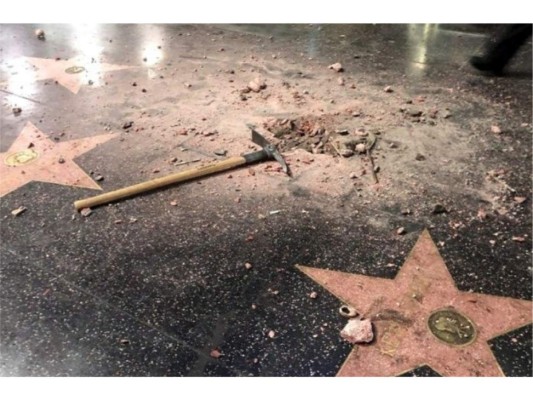 La estrella de Trump fue destruída con un pico