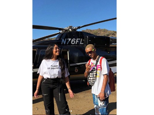 ¿Oportunista?. Esto es lo que muchos portales aseguran de Jordyn, pero la realidad de las cosas. Jordyn siempre ha estado rodeada de celebridades desde su infancia, es la mejor amiga de Jaden Smith el hijo de Will y Jada, con quien ha compartido absolutamente todo y a quien llama como su hermano, nunca fue ajena a los reflectores