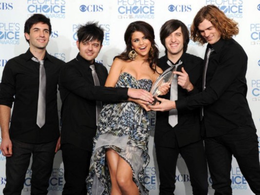 Solamente dos años después, en 2009, lanzó su primer álbum de estudio, Kiss and Tell, siendo la vocalista de la banda Selena Gómez and The Scene.