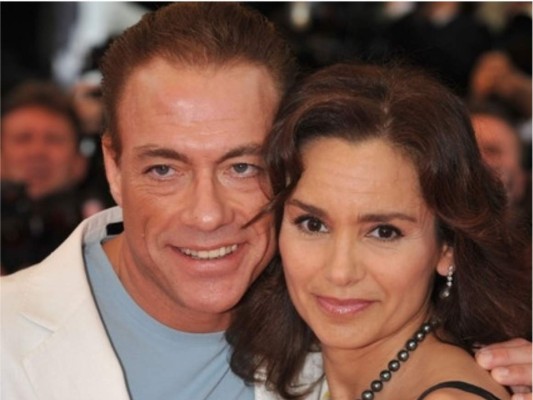 Jean-Claude Van Damme y Gladys Portugues estuvieron juntos mucho tiempo sin embargo decidieron pasar un tiempo a solas solicitando el divorcio para volver a casarse en el 92
