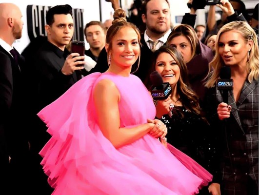 Maravilloso, Sorprendente y Atrevido, así fue el vestido Rosa de JLo, que deslumbró en la presentación de la película Second Act