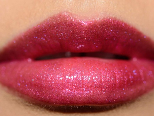 Conoce los Grand Illusion Glossy Liquid Lipcolour by MAC