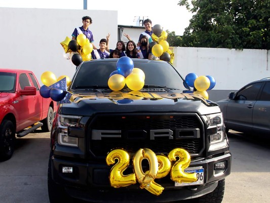 Senior entrance del Liceo Bilingüe Centroamericano 2022
