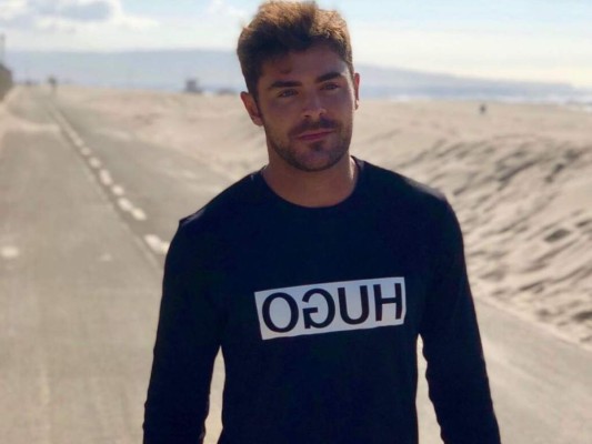 6. Zac junto a Darín Olien, el experto en alimentación que lo acompaña en esta gran aventura, prueban la vida en una ecovilla comprometida a minimizar el impacto ambiental. También visitan un centro de rescate de animales salvajes y vuelan en tirolesa.