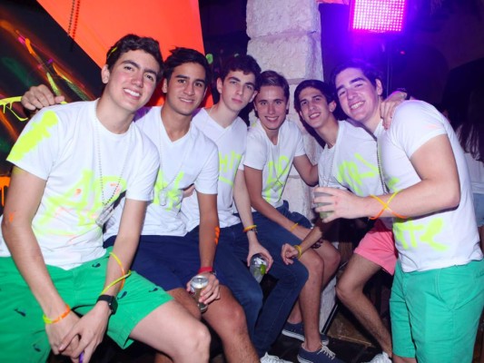 Neon Party por una noble causa