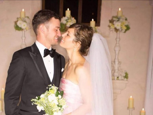 ¿Qué más romántico que tu futuro esposo te cante mientras caminas al altar? Jessica Bail y Justin Timberlake se casaron en 2012.