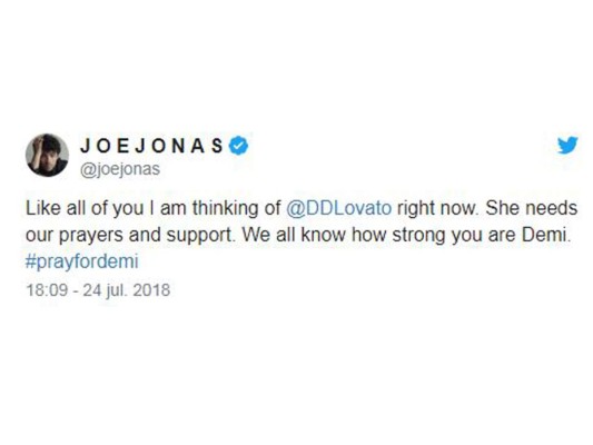 “Como todos ustedes estoy pensando en Demi Lovato ahora mismo. Ella necesita nuestras plegarias y nuestro apoyo. Todos sabemos lo fuerte que eres Demi”