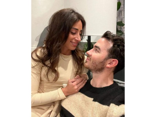 Kevin Jonas celebró la Navidad junto a su linda esposa Danielle e hijas.