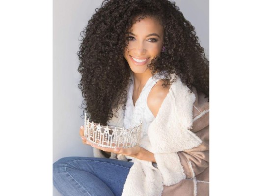 Kryst trabajaba en el programa de televisión Extra como una corresponsal de la ciudad de Nueva York y gracias a su trabajo fue nominada en 2020 y 2021 a los premios Emmy.