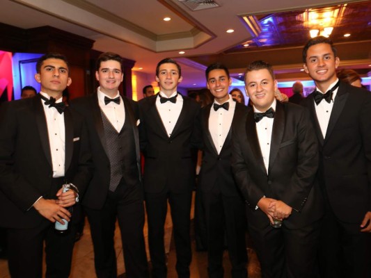 Senior Prom de la Escuela Americana