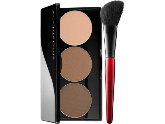 Smashbox Step-By-Step Contour Kit. Un nuevo product de culto. Un contouring kit que te ayuda a esculpir, dar forma y definir con tres tonalidades que además sirven como bronzing y highlighting, para cualquier tipo de rostro.