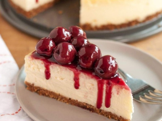 Cheescake: Los cheescake, además de tener un delicioso sabor, contienen muchas vitaminas y nutrientes que ayudan a combatir infecciones y protegen nuestra piel. De igual forma, ayuda a darnos un gran desarrollo en el sistema nervioso y cardiovascular.