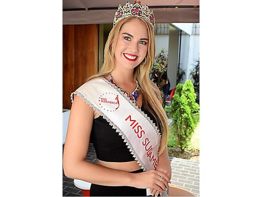 Alina Luz Akselrad, Miss Aregentina. Se dedica a ayudar a las mujeres a desarrollar su confianza y considera la filantropía como un estilo de vida. Tiene certificados en escritura persuasiva y derechos del niño de la Universidad de Harvard y recientemente publicó su propio libro que ofrece orientación y empoderamiento a mujeres jóvenes