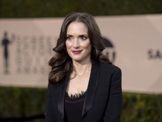Hoy 29 de octubre es el cumpleaños de Winona Ryder, para celebrarla te traemos una recopilación de su vida, trayectoria, éxitos y, por supuesto, el escándalo en el que estuvo envuelta y el que casi acaba con su carrera como actriz.
