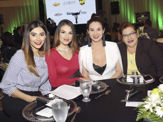 Supermercados La Colonia presentó 'Lleva el arte a tu mesa'  