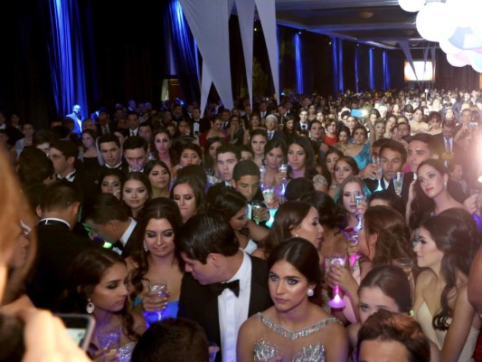 Senior Prom de la Escuela Americana